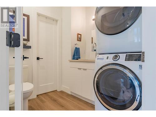 1070 Elkview Road, Castlegar, BC - Indoor Photo Showing Laundry Room