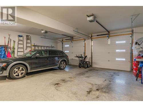 1070 Elkview Road, Castlegar, BC - Indoor Photo Showing Garage