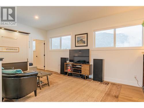 1070 Elkview Road, Castlegar, BC - Indoor