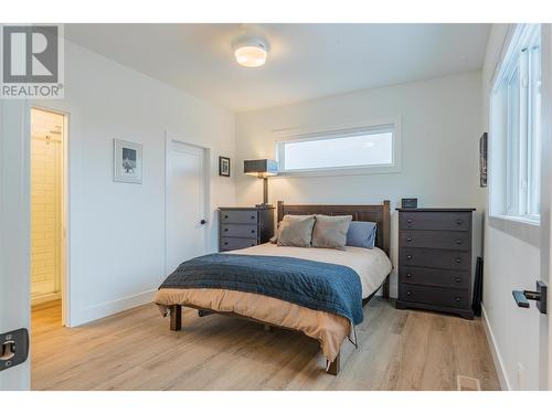 1070 Elkview Road, Castlegar, BC - Indoor Photo Showing Bedroom