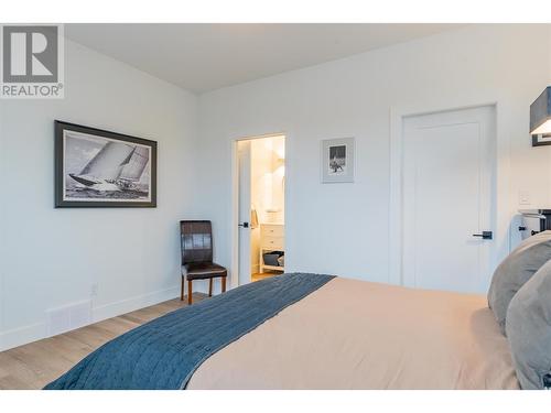 1070 Elkview Road, Castlegar, BC - Indoor Photo Showing Bedroom