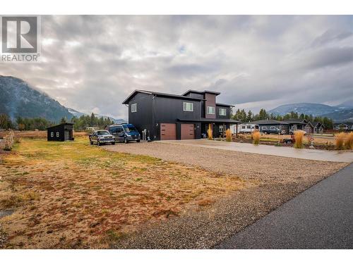 1070 Elkview Road, Castlegar, BC - Outdoor