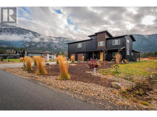 1070 Elkview Road, Castlegar, BC - Outdoor