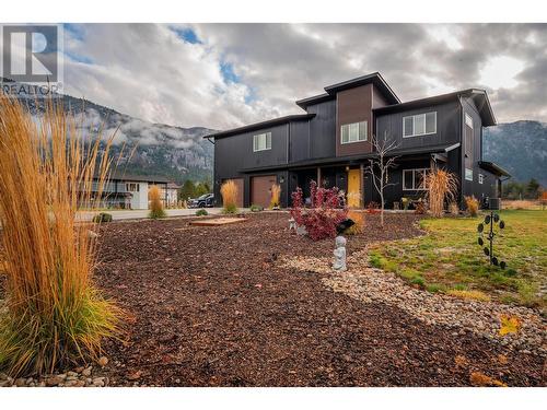 1070 Elkview Road, Castlegar, BC - Outdoor With Deck Patio Veranda