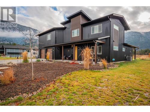 1070 Elkview Road, Castlegar, BC - Outdoor