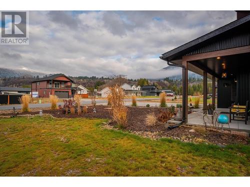 1070 Elkview Road, Castlegar, BC - Outdoor With Deck Patio Veranda