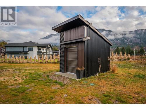 1070 Elkview Road, Castlegar, BC - Outdoor With Deck Patio Veranda