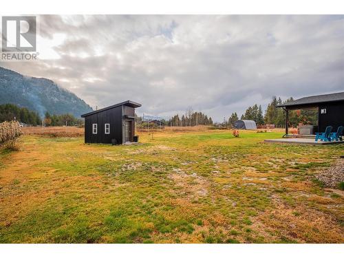 1070 Elkview Road, Castlegar, BC - Outdoor