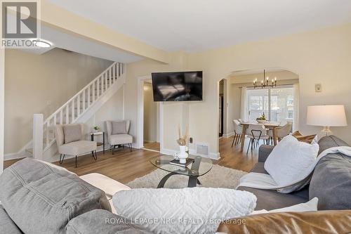 91 Saint George Street, Welland (772 - Broadway), ON - Indoor Photo Showing Living Room