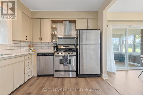 91 Saint George Street, Welland (772 - Broadway), ON - Indoor Photo Showing Kitchen