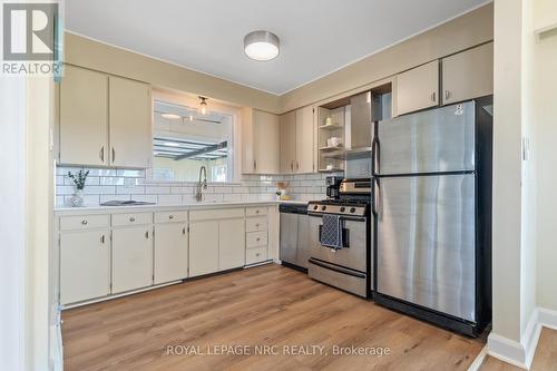 91 Saint George Street, Welland (772 - Broadway), ON - Indoor Photo Showing Kitchen