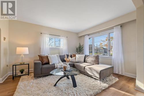 91 Saint George Street, Welland (772 - Broadway), ON - Indoor Photo Showing Living Room