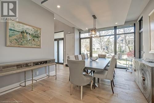 136 Avondale Court, Burlington, ON - Indoor Photo Showing Dining Room