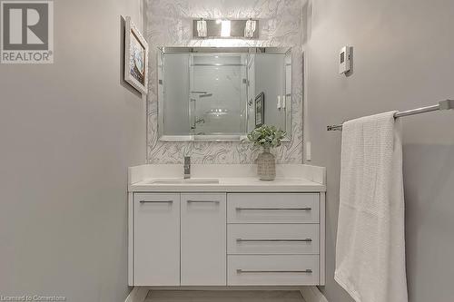 136 Avondale Court, Burlington, ON - Indoor Photo Showing Bathroom