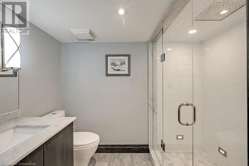 136 Avondale Court, Burlington, ON - Indoor Photo Showing Bathroom