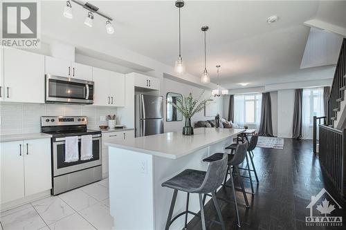 38 Barn Swallow Private, Ottawa, ON - Indoor Photo Showing Kitchen With Upgraded Kitchen