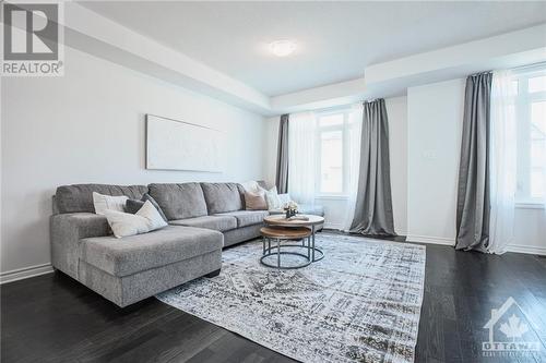 38 Barn Swallow Private, Ottawa, ON - Indoor Photo Showing Living Room