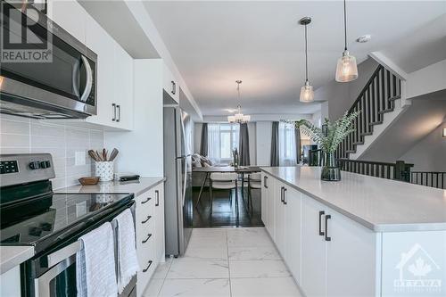 38 Barn Swallow Private, Ottawa, ON - Indoor Photo Showing Kitchen With Upgraded Kitchen