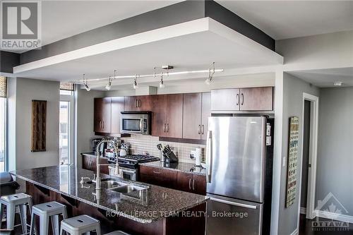 212 - 575 Byron Avenue, Ottawa, ON - Indoor Photo Showing Kitchen With Double Sink