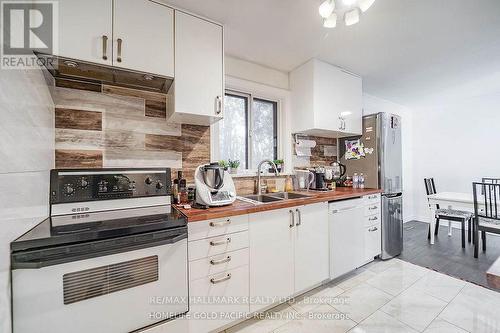 303 Wenlock Avenue, Richmond Hill, ON - Indoor Photo Showing Kitchen With Double Sink