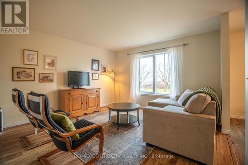 78 Chittim Road, Chatham-Kent (Blenheim), ON - Indoor Photo Showing Living Room