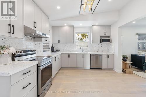 Upper - 63 Port Street W, Mississauga, ON - Indoor Photo Showing Kitchen With Upgraded Kitchen