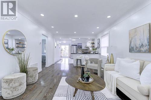 477 Britannia Avenue, Hamilton, ON - Indoor Photo Showing Living Room