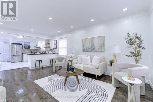 477 Britannia Avenue, Hamilton, ON - Indoor Photo Showing Living Room