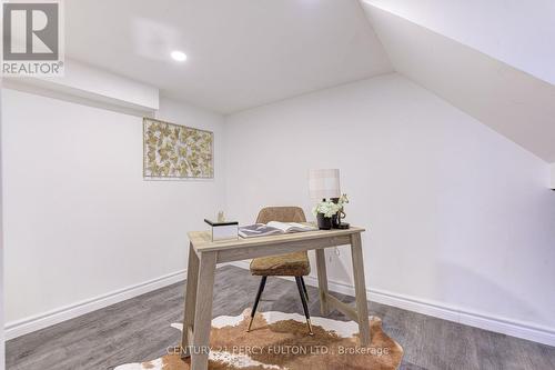 477 Britannia Avenue, Hamilton, ON - Indoor Photo Showing Living Room