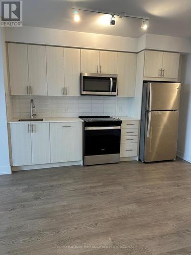 604 - 2550 Simcoe Street N, Oshawa (Windfields), ON - Indoor Photo Showing Kitchen With Stainless Steel Kitchen