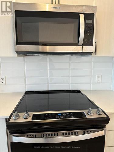 604 - 2550 Simcoe Street N, Oshawa (Windfields), ON - Indoor Photo Showing Kitchen