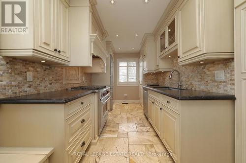 207 Lee Avenue, Whitby, ON - Indoor Photo Showing Kitchen