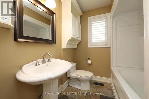 207 Lee Avenue, Whitby, ON - Indoor Photo Showing Bathroom