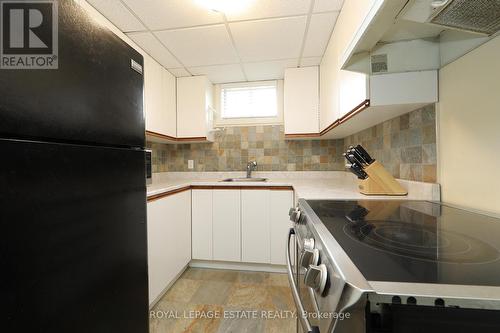 207 Lee Avenue, Whitby, ON - Indoor Photo Showing Kitchen