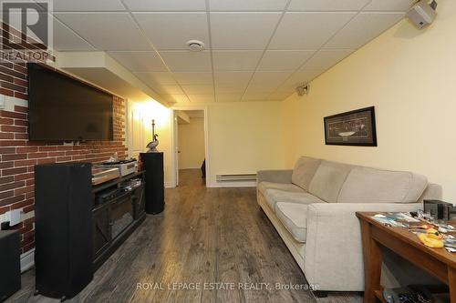 207 Lee Avenue, Whitby, ON - Indoor Photo Showing Living Room With Fireplace