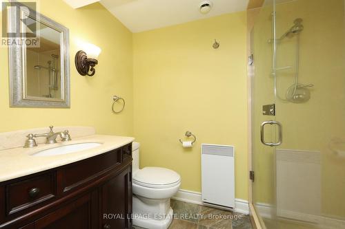 207 Lee Avenue, Whitby, ON - Indoor Photo Showing Bathroom