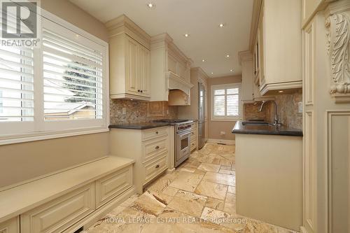 207 Lee Avenue, Whitby, ON - Indoor Photo Showing Kitchen