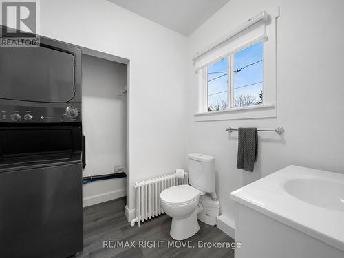 206 Mary Street, Orillia, ON - Indoor Photo Showing Bathroom