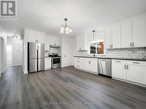 206 Mary Street, Orillia, ON - Indoor Photo Showing Kitchen With Upgraded Kitchen