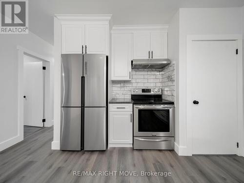 206 Mary Street, Orillia, ON - Indoor Photo Showing Kitchen