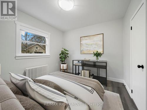 206 Mary Street, Orillia, ON - Indoor Photo Showing Bedroom