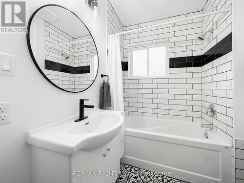 206 Mary Street, Orillia, ON - Indoor Photo Showing Bathroom