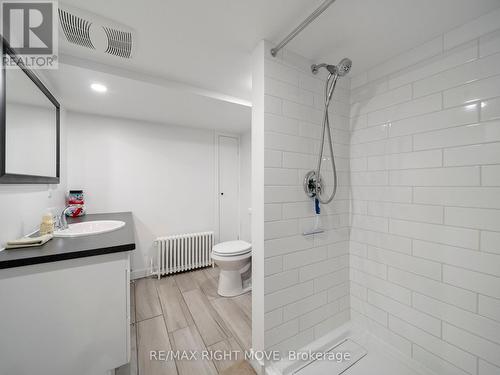 206 Mary Street, Orillia, ON - Indoor Photo Showing Bathroom