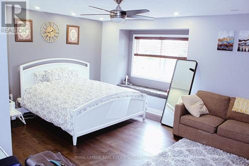 5153 Bunton Crescent, Burlington, ON - Indoor Photo Showing Bedroom