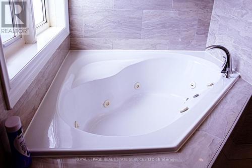 5153 Bunton Crescent, Burlington, ON - Indoor Photo Showing Bathroom