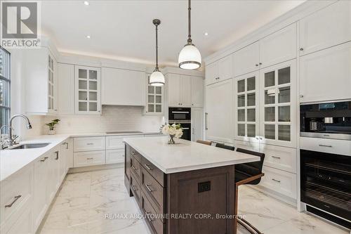 122 Sybella Drive, Oakville, ON - Indoor Photo Showing Kitchen With Upgraded Kitchen