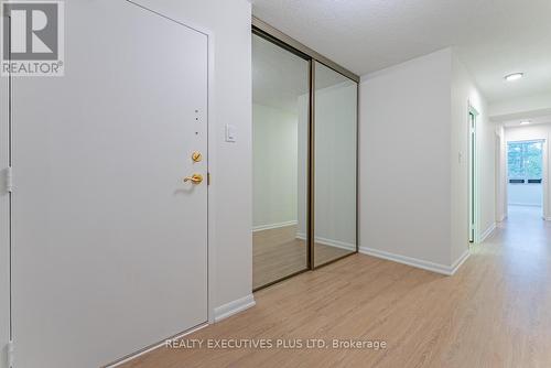 202 - 2175 Marine Drive, Oakville, ON - Indoor Photo Showing Other Room