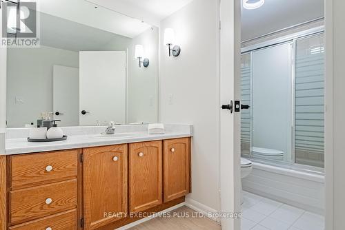 202 - 2175 Marine Drive, Oakville, ON - Indoor Photo Showing Bathroom