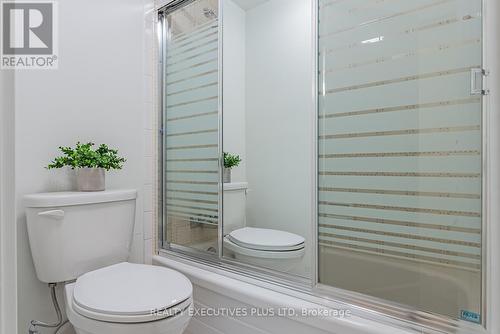 202 - 2175 Marine Drive, Oakville, ON - Indoor Photo Showing Bathroom