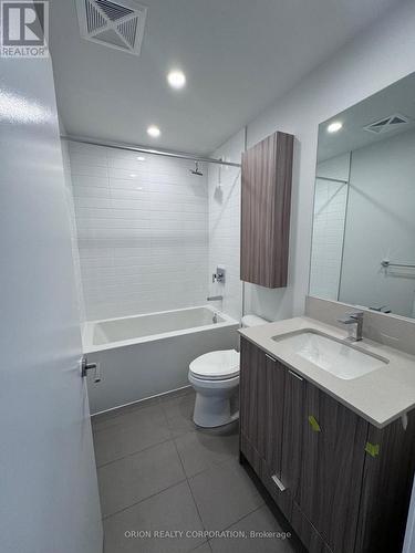 1705 - 4130 Parkside Village Drive, Mississauga, ON - Indoor Photo Showing Bathroom